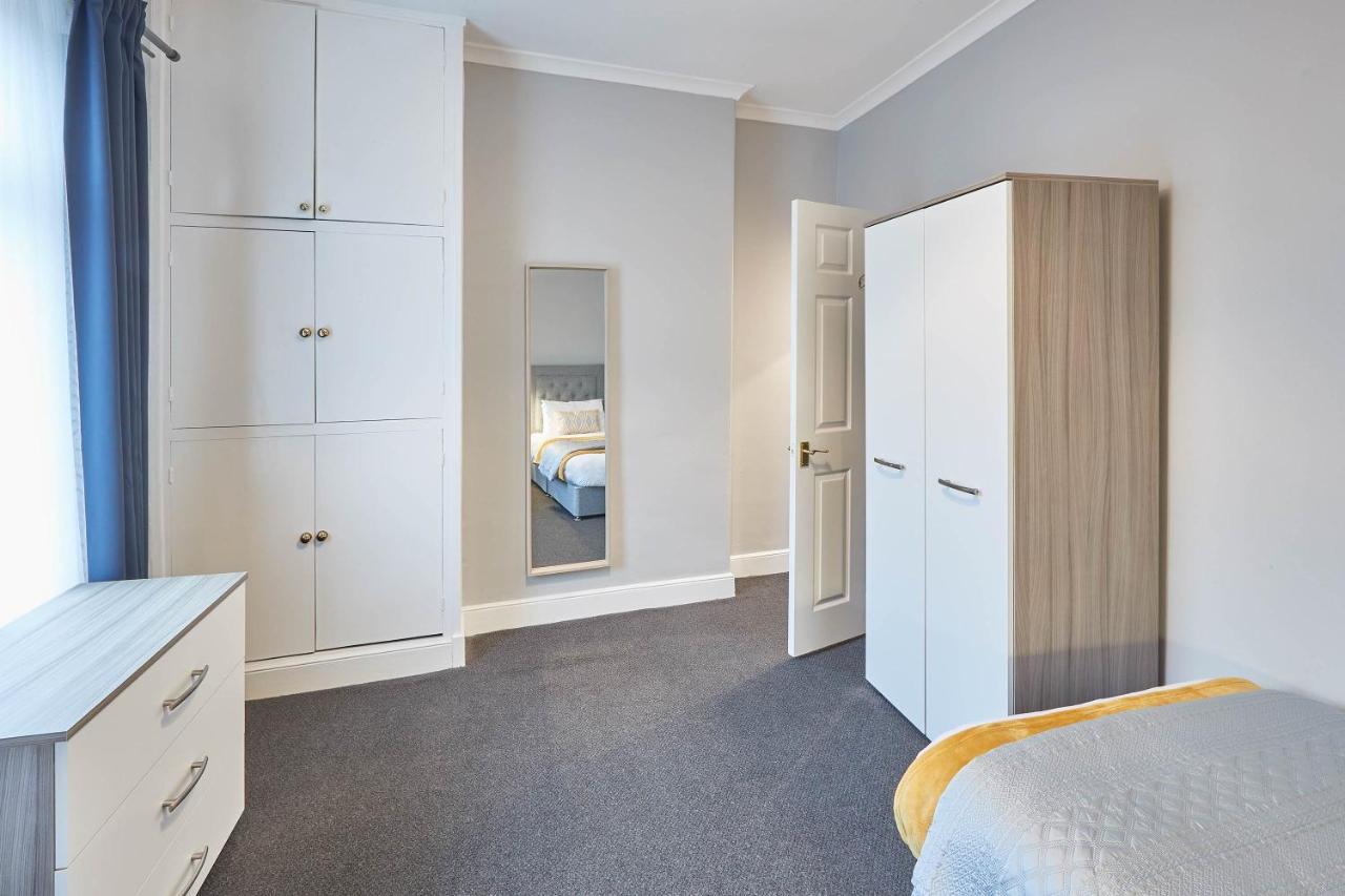 Eskdale House By Horizon Stays Darlington  Bagian luar foto